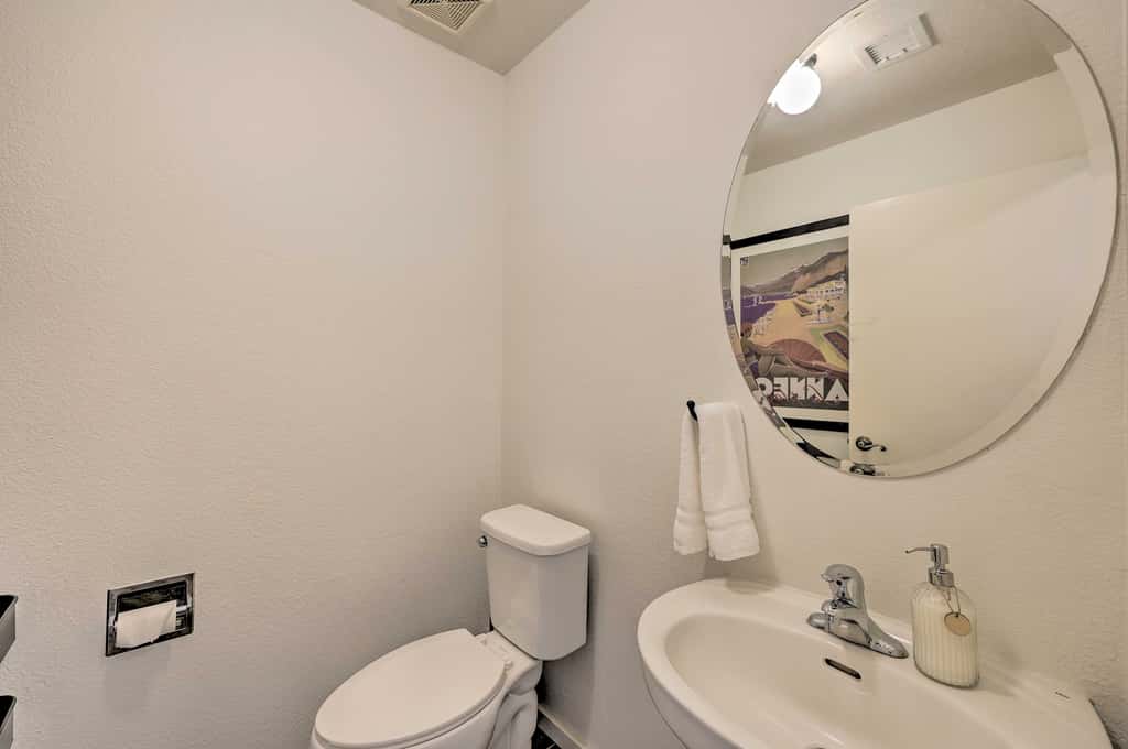 Updated Maricopa Retreat < 2 Miles to Golf!