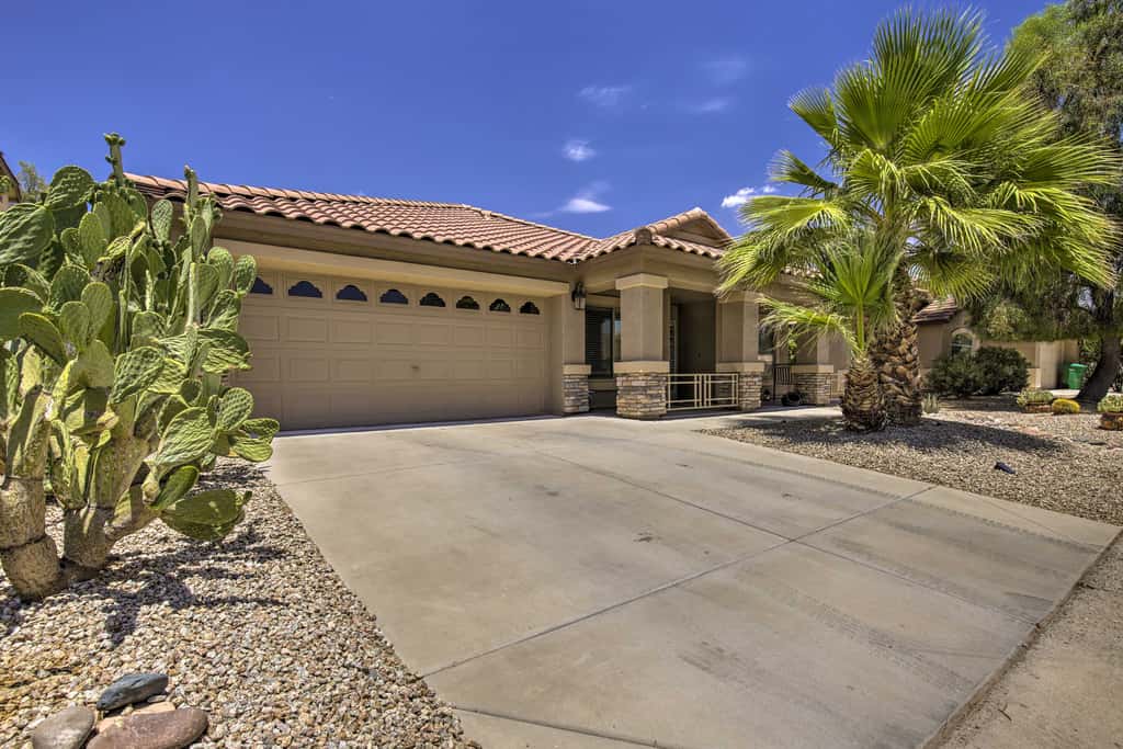 Chic Maricopa Getaway w/ Outdoor Oasis & Pool