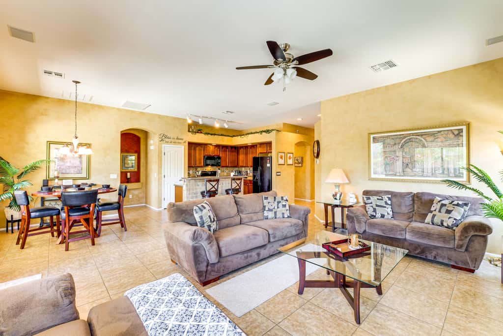 Private Hot Tub: Pet-Friendly Maricopa Escape!