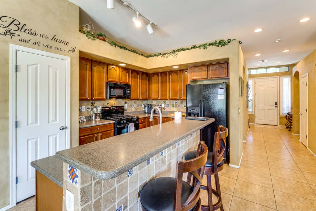Private Hot Tub: Pet-Friendly Maricopa Escape!
