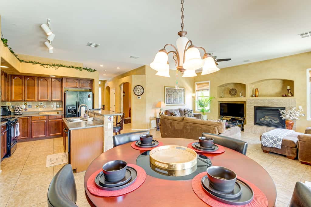 Private Hot Tub: Pet-Friendly Maricopa Escape!