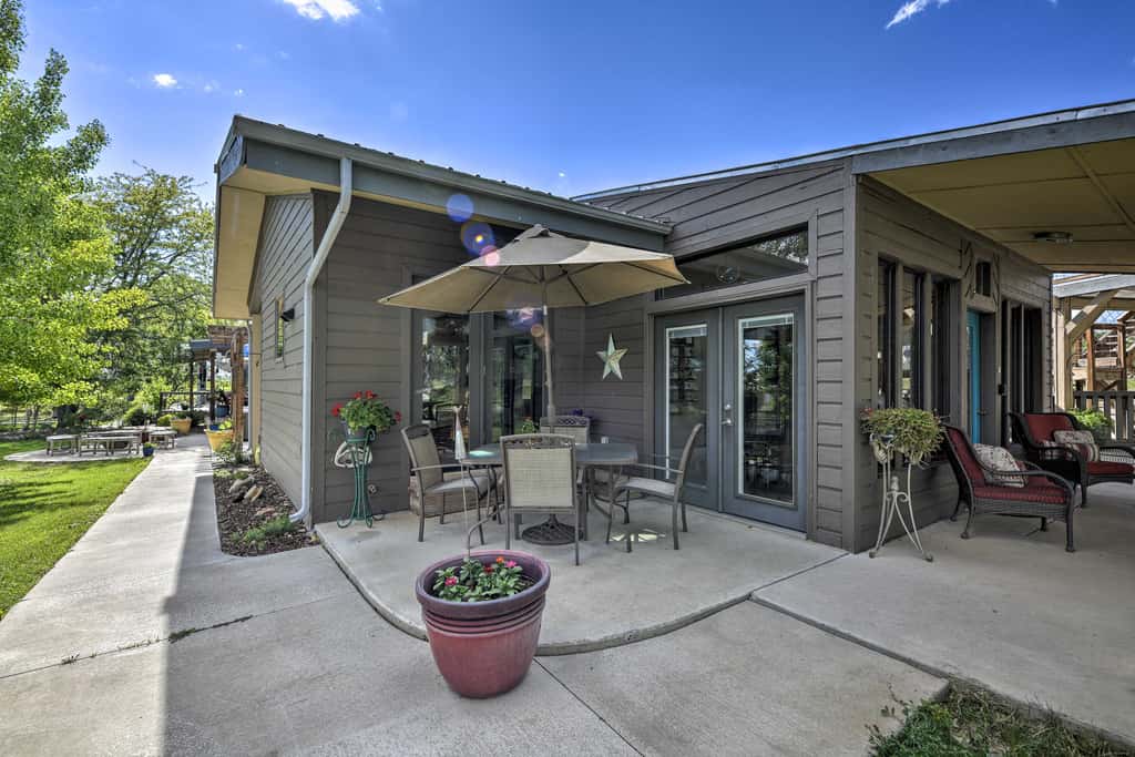 Serene Mountain Retreat w/ Patio & Mtn Views!