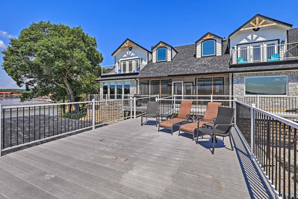 Lavish Lake House, Near Vineyards + Marinas!
