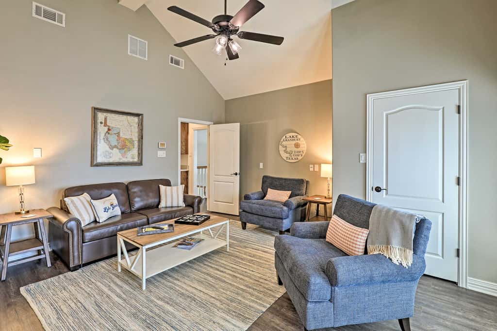 Lavish Lake House, Near Vineyards + Marinas!