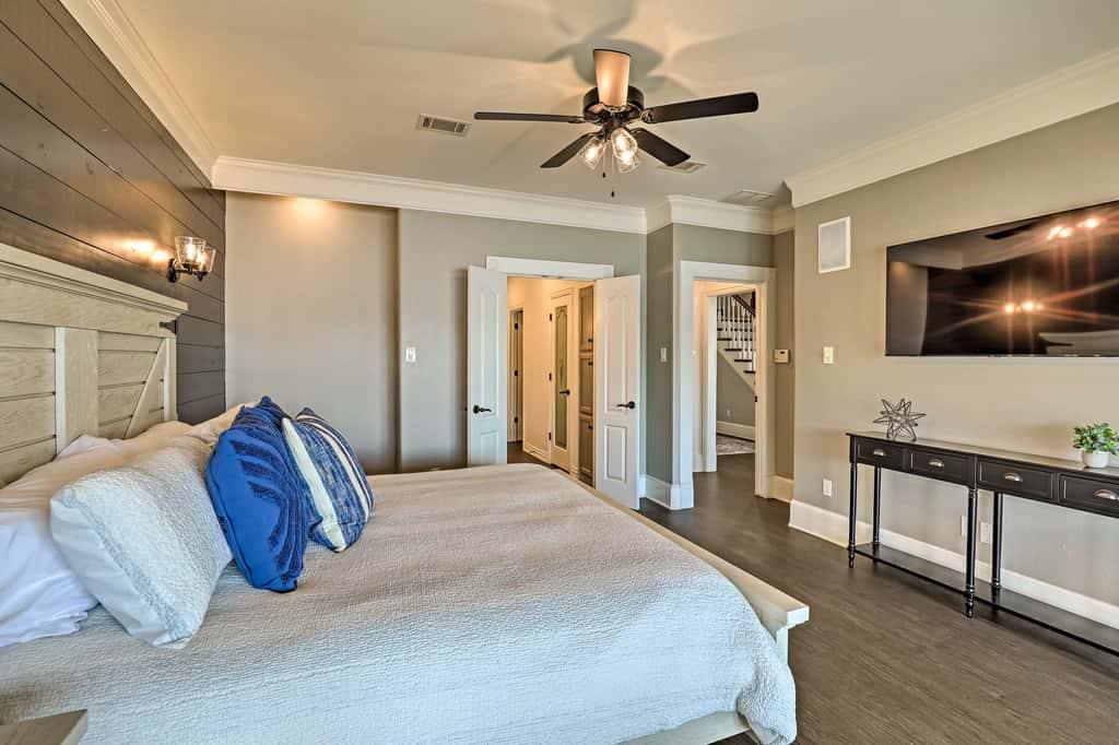 Lavish Lake House, Near Vineyards + Marinas!