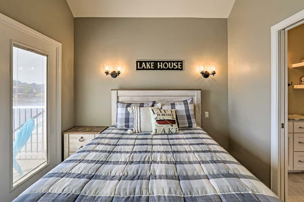 Lavish Lake House, Near Vineyards + Marinas!