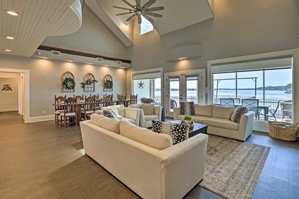 Lavish Lake House, Near Vineyards + Marinas!