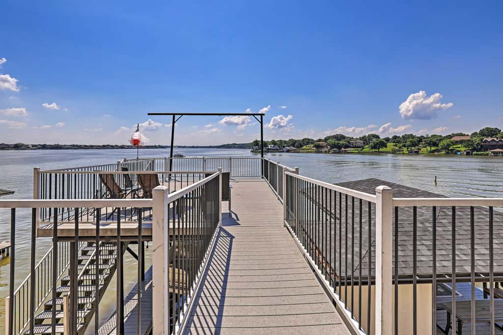 Lavish Lake House, Near Vineyards + Marinas!