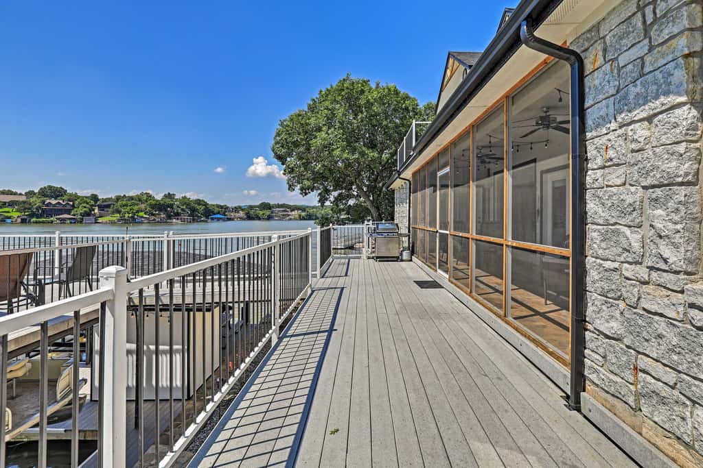 Lavish Lake House, Near Vineyards + Marinas!