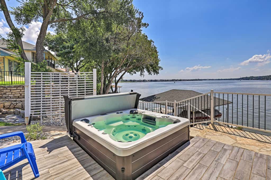 Lavish Lake House, Near Vineyards + Marinas!