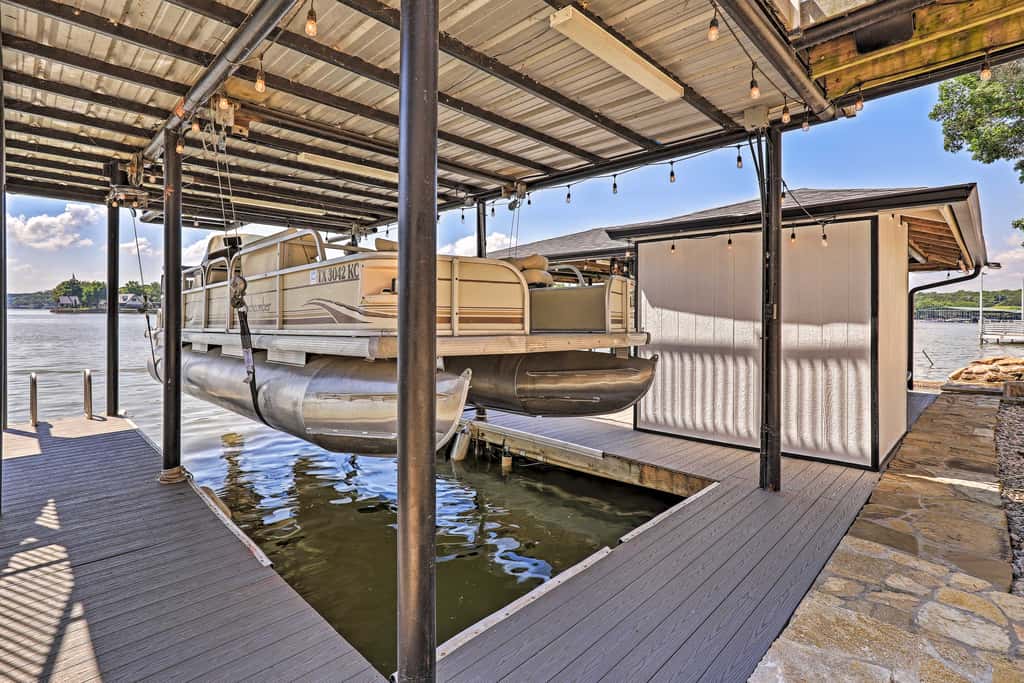 Lavish Lake House, Near Vineyards + Marinas!