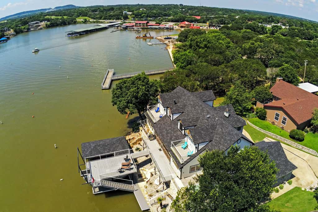 Lavish Lake House, Near Vineyards + Marinas!