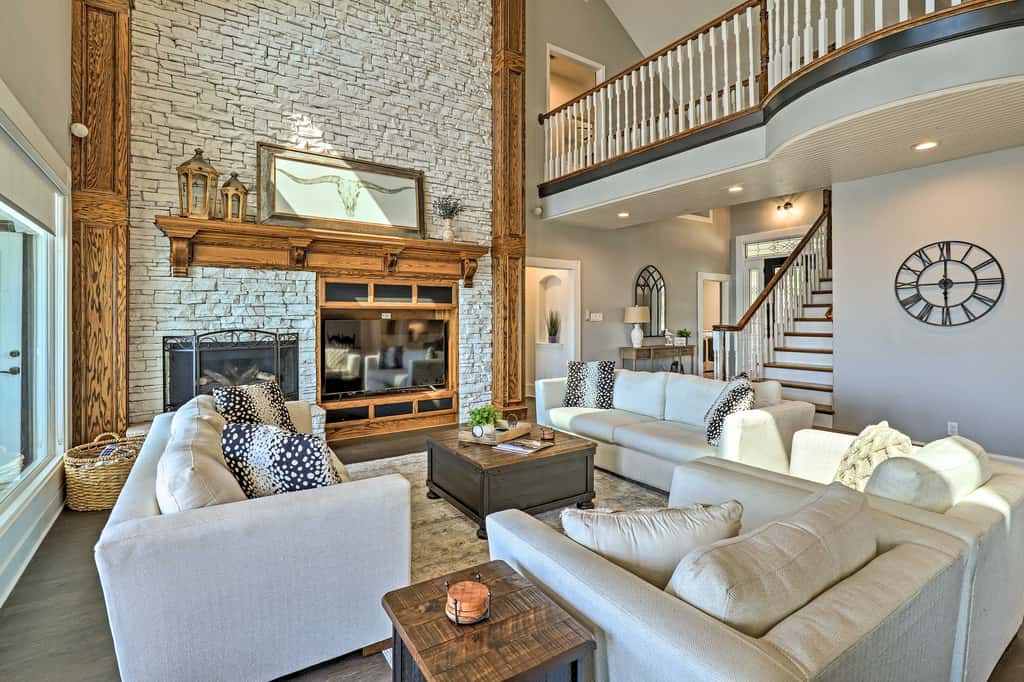 Lavish Lake House, Near Vineyards + Marinas!