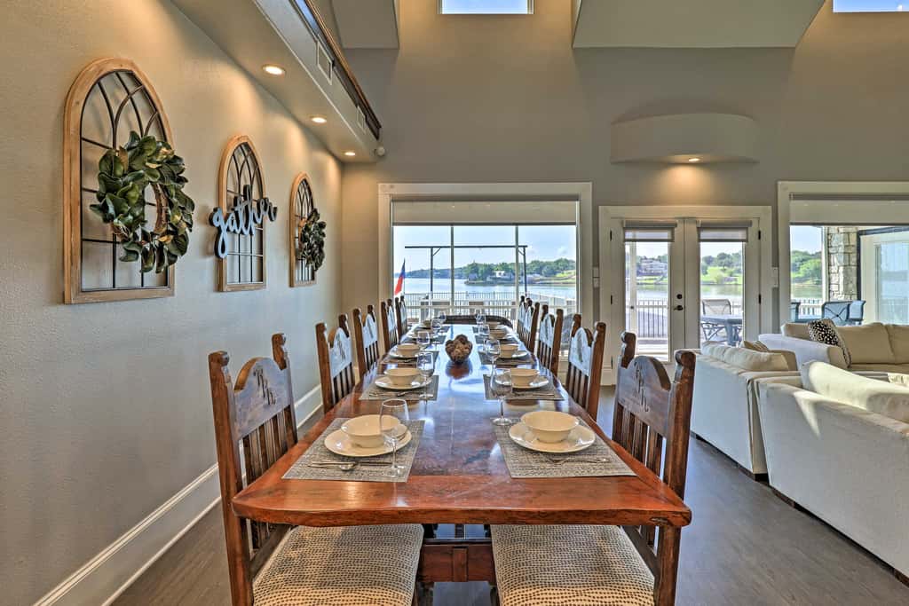 Lavish Lake House, Near Vineyards + Marinas!