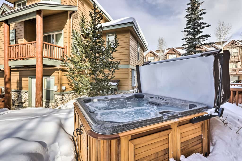 Winter Park Townhome w/ Hot Tub, Ski Shuttle!
