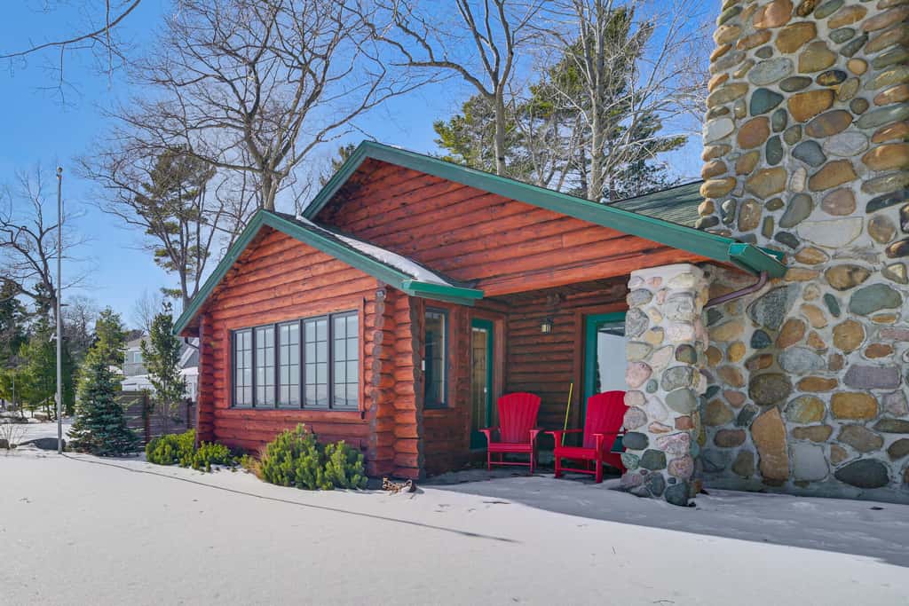Waterfront Cottage: Family Getaway at Lake Huron!