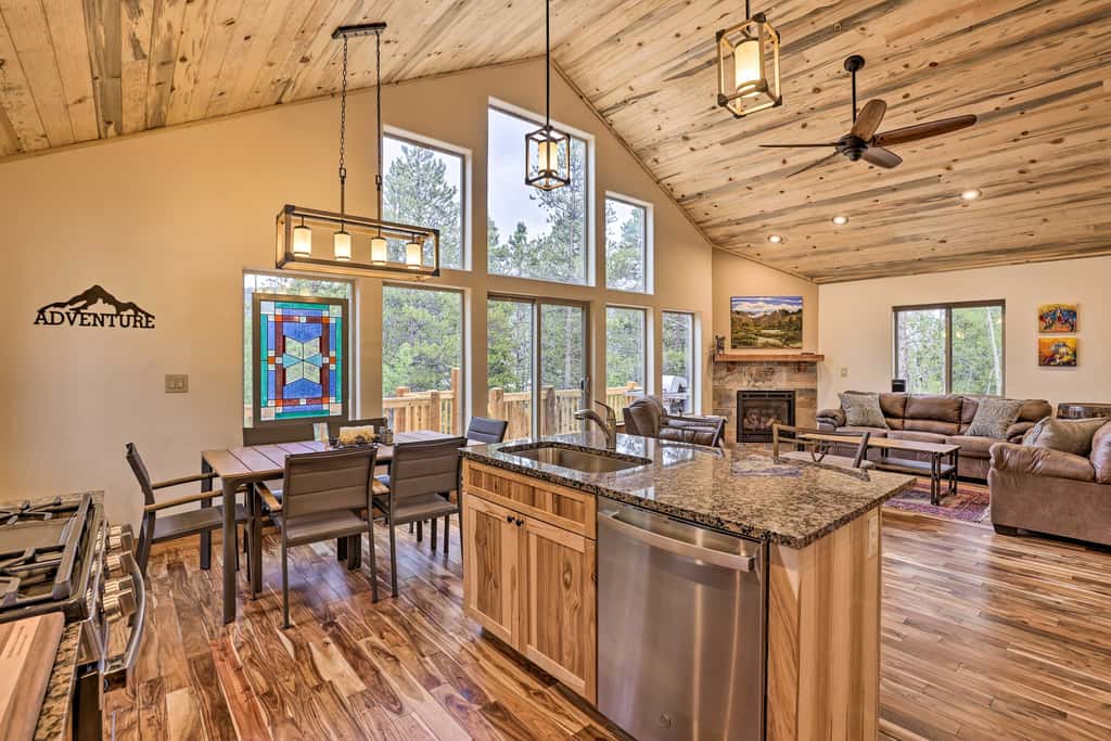 Rocky Mountain Alma Cabin with Deck & Hot Tub!