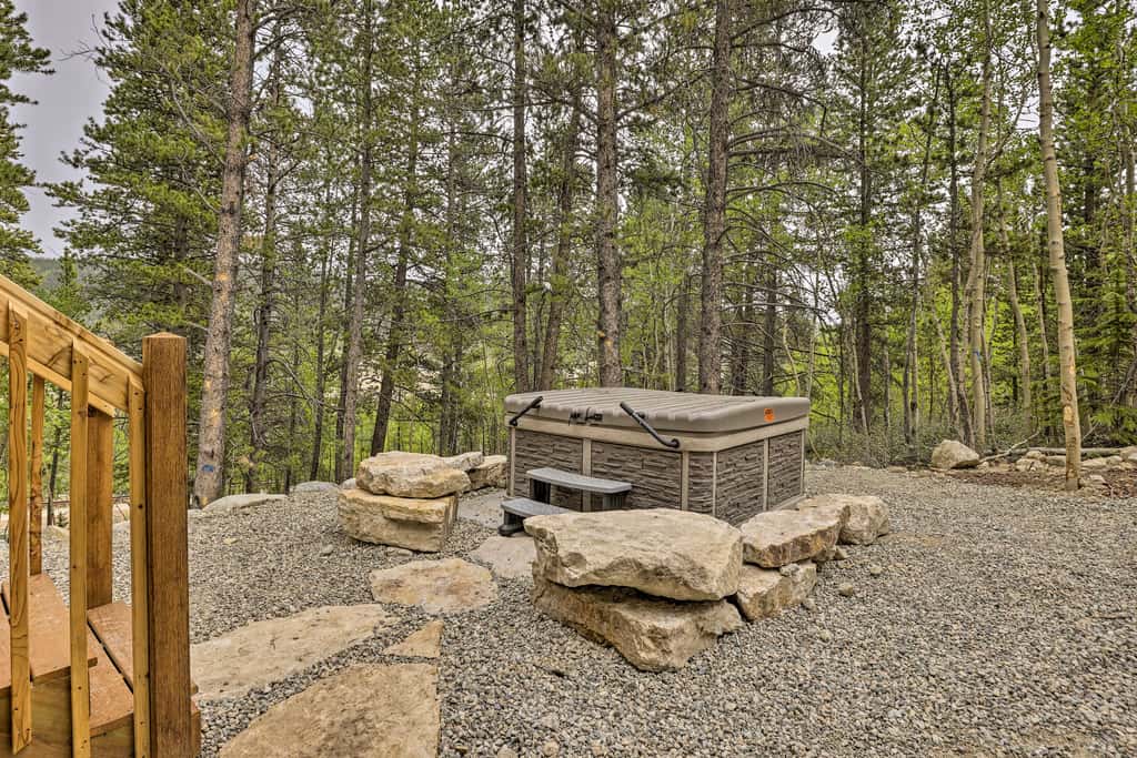 Rocky Mountain Alma Cabin with Deck & Hot Tub!