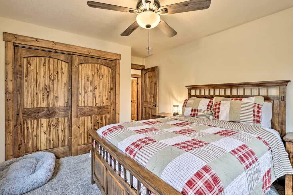 Rocky Mountain Alma Cabin with Deck & Hot Tub!