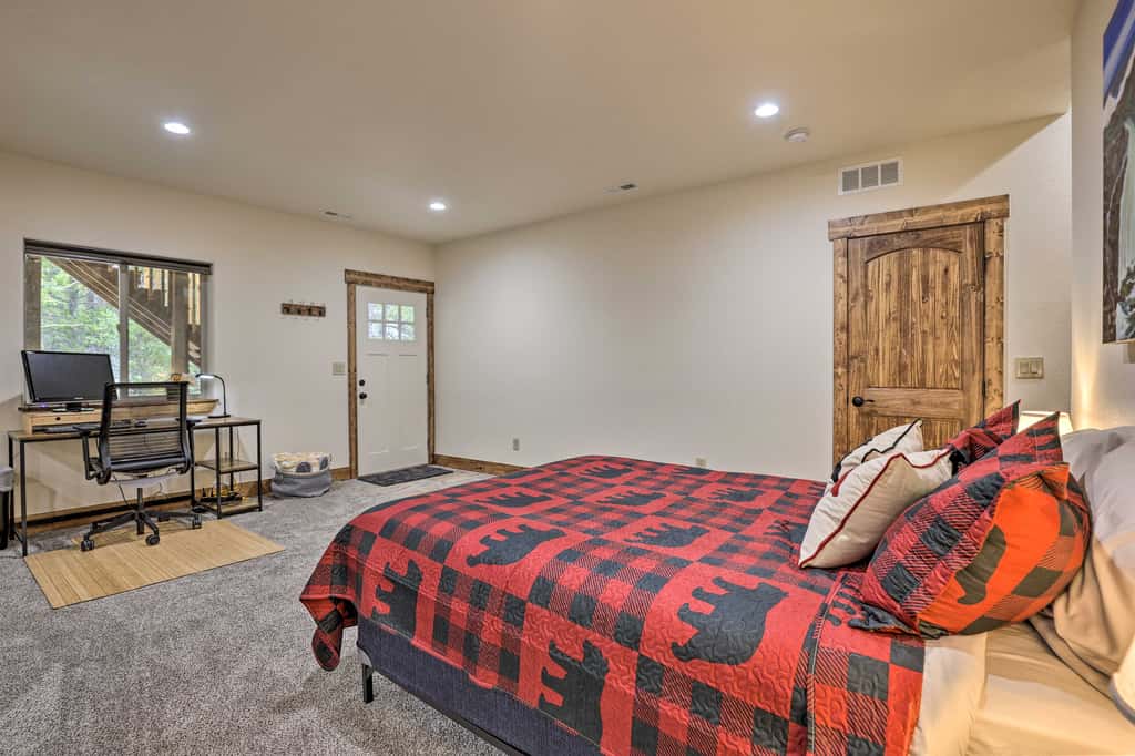 Rocky Mountain Alma Cabin with Deck & Hot Tub!