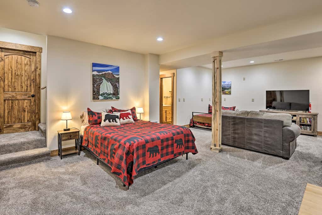 Rocky Mountain Alma Cabin with Deck & Hot Tub!