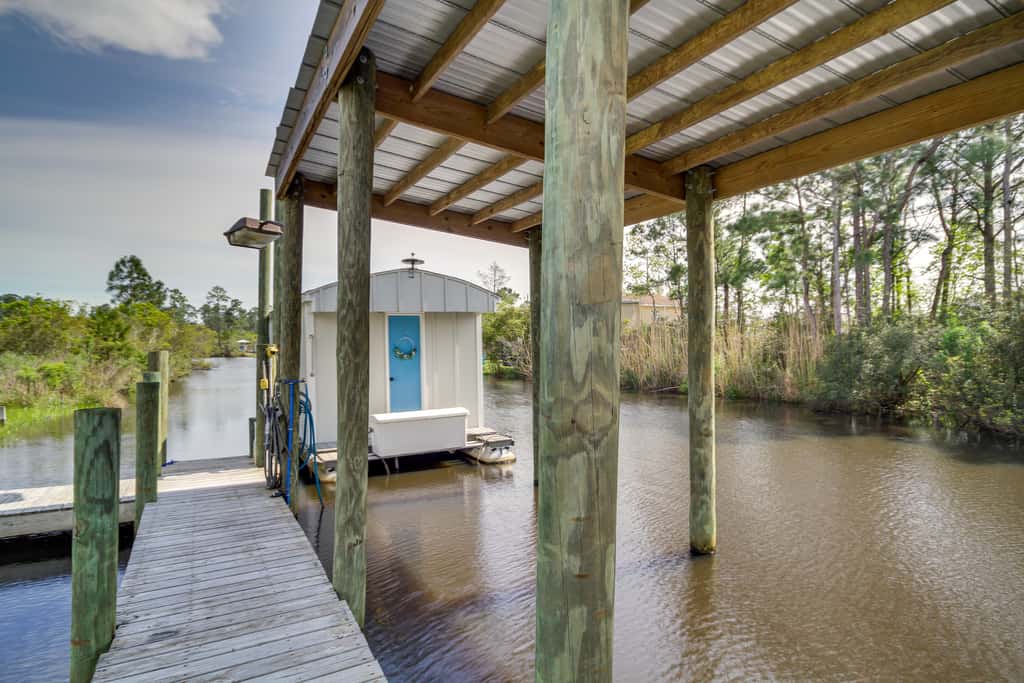 Bay St Louis Houseboat 6 Mi to Old Town & Beach!