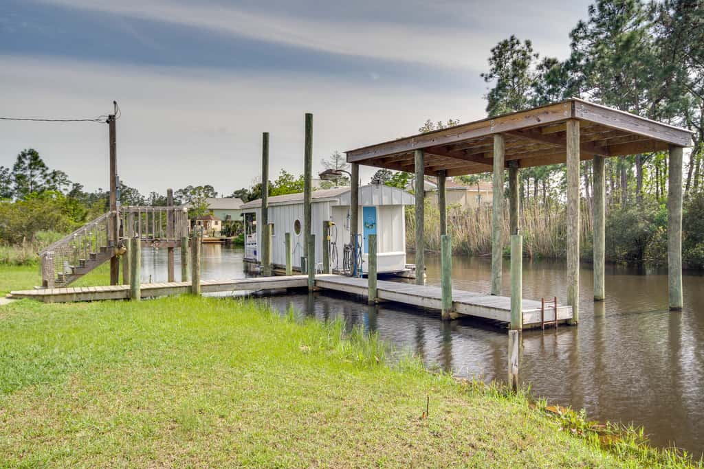 Bay St Louis Houseboat 6 Mi to Old Town & Beach!