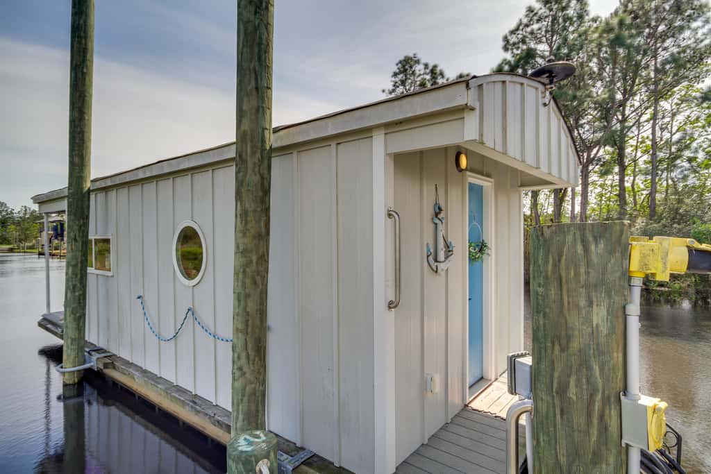 Bay St Louis Houseboat 6 Mi to Old Town & Beach!
