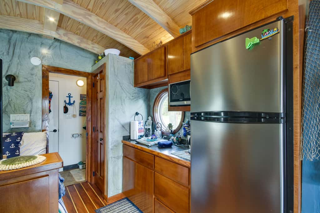 Bay St Louis Houseboat 6 Mi to Old Town & Beach!