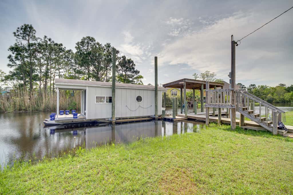 Bay St Louis Houseboat 6 Mi to Old Town & Beach!