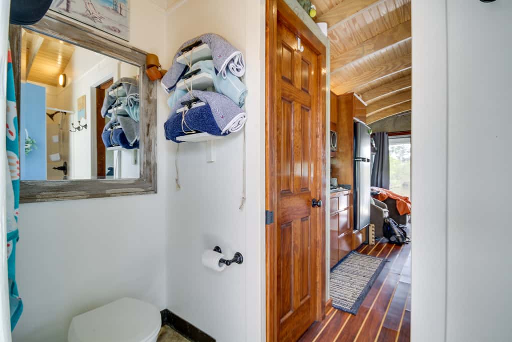 Bay St Louis Houseboat 6 Mi to Old Town & Beach!