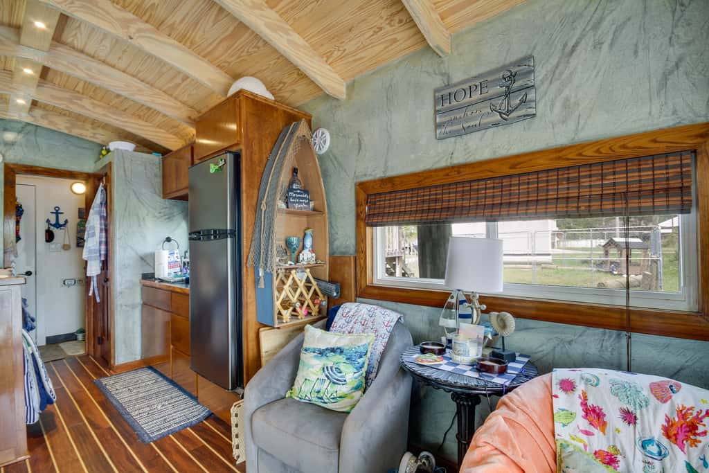 Bay St Louis Houseboat 6 Mi to Old Town & Beach!