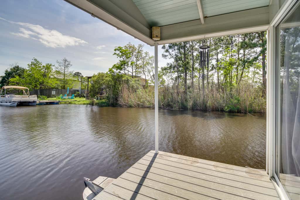 Bay St Louis Houseboat 6 Mi to Old Town & Beach!