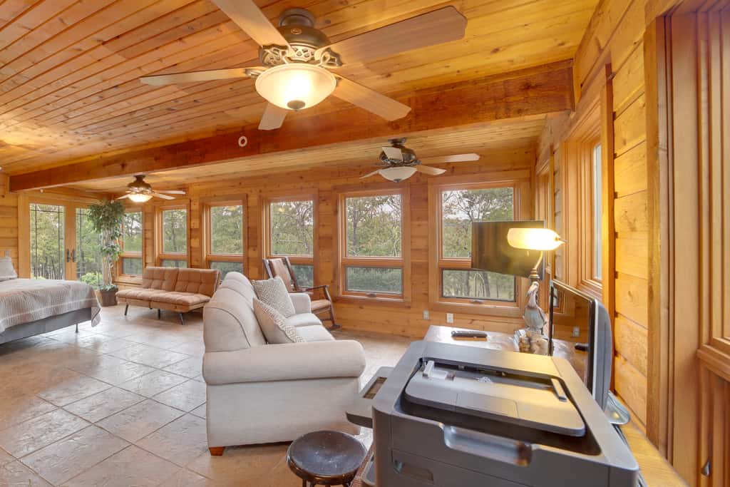 Lake Eufaula Cabin w/ Dock at Nine Marina