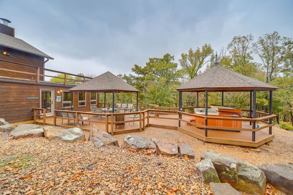 Lake Eufaula Cabin w/ Dock at Nine Marina