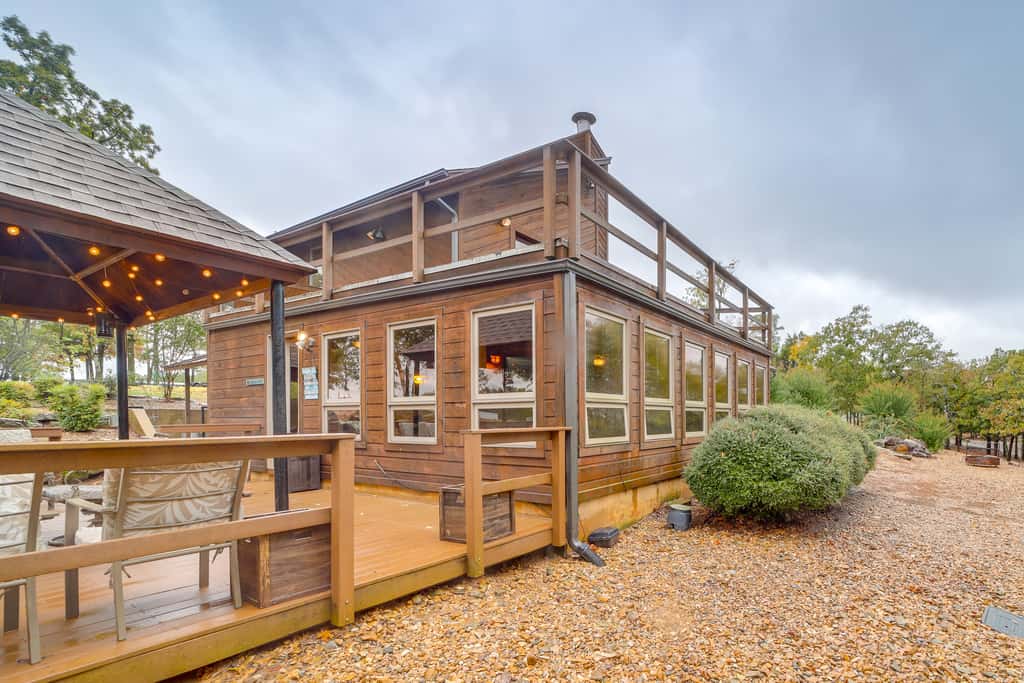 Lake Eufaula Cabin w/ Dock at Nine Marina
