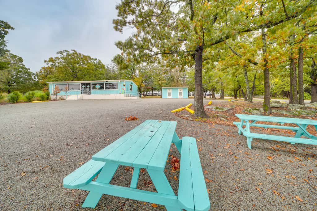 Lake Eufaula Cabin w/ Dock at Nine Marina