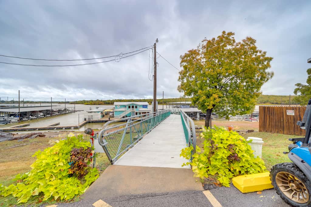 Lake Eufaula Cabin w/ Dock at Nine Marina