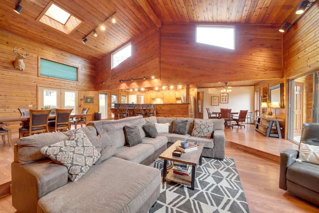 Lake Eufaula Cabin w/ Dock at Nine Marina