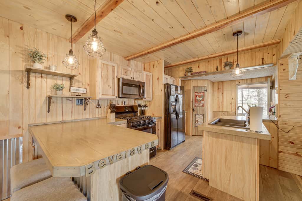 Private Beach & Fishing Pond! Eufaula Family Cabin