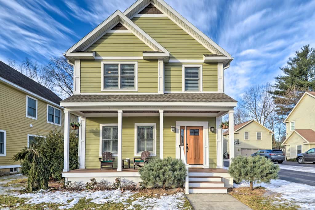 Stunning House w/ Deck, Game Room & Home Gym!