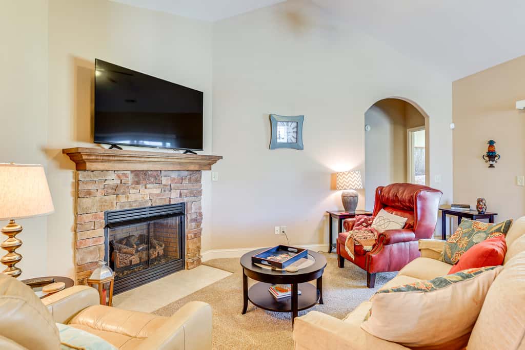 Stay at Jo’s Taylor Retreat: 9 Mi to Greenville!