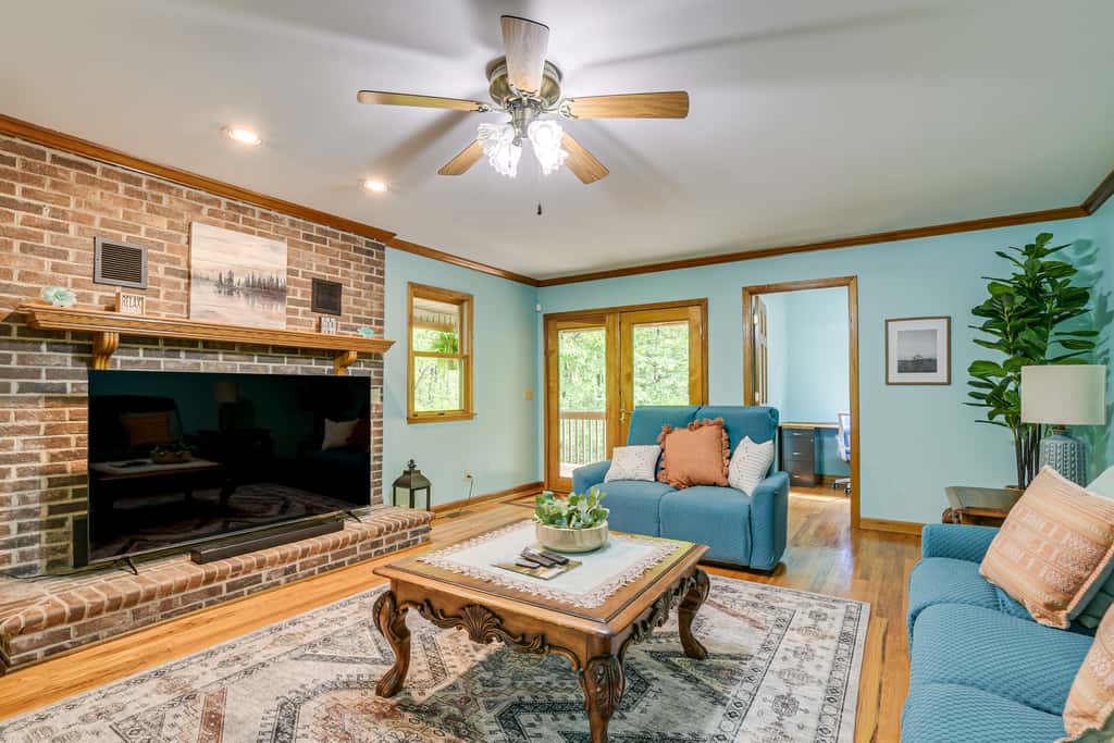 5 Mi to Lake Robinson: WFH-Friendly Home w/ Pool
