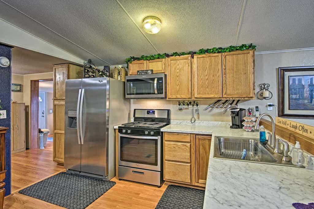 Hot Tub & Deck: Tranquil Home Near Grand Lake