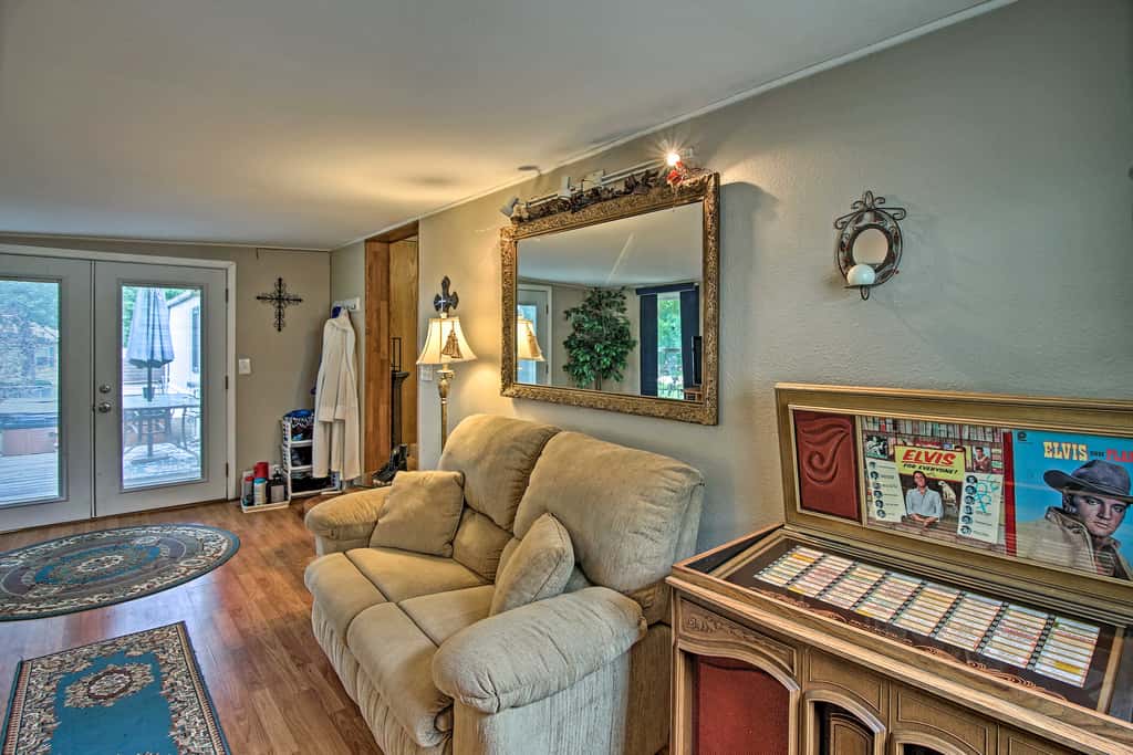Hot Tub & Deck: Tranquil Home Near Grand Lake