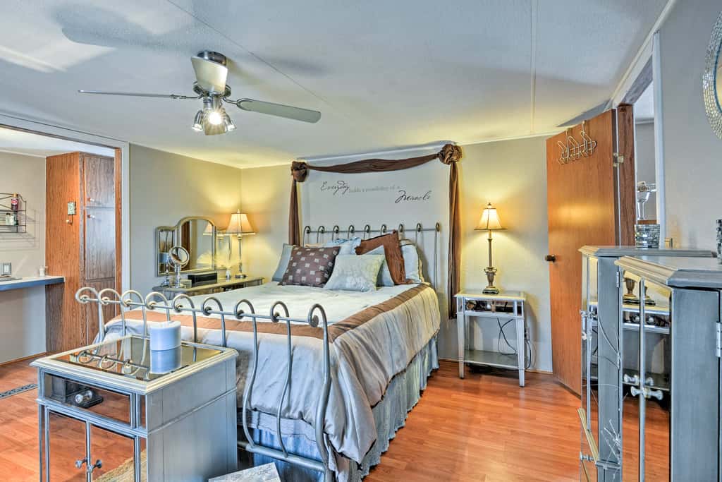 Hot Tub & Deck: Tranquil Home Near Grand Lake