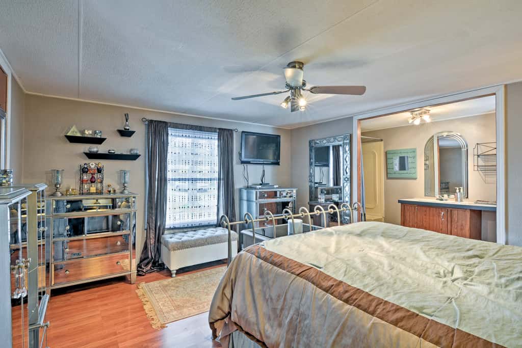 Hot Tub & Deck: Tranquil Home Near Grand Lake