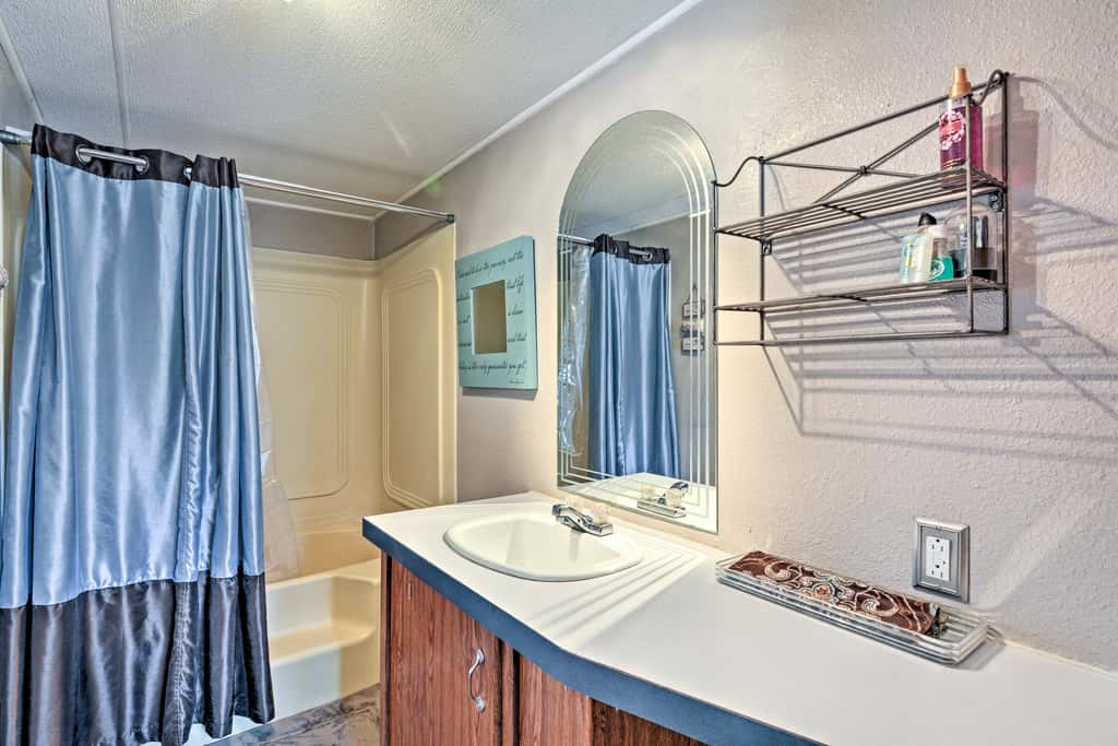 Hot Tub & Deck: Tranquil Home Near Grand Lake