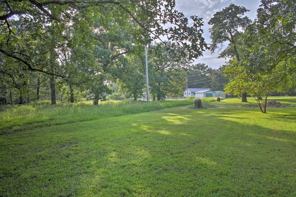 Hot Tub & Deck: Tranquil Home Near Grand Lake