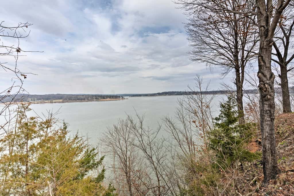Hot Tub & Deck: Tranquil Home Near Grand Lake
